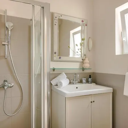 Konstantina By Select *